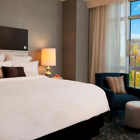 Renaissance Arlington Capital View Hotel Oda fotoğraf