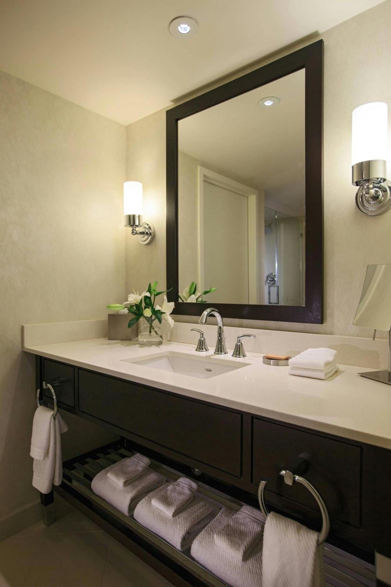 Renaissance Arlington Capital View Hotel Dış mekan fotoğraf
