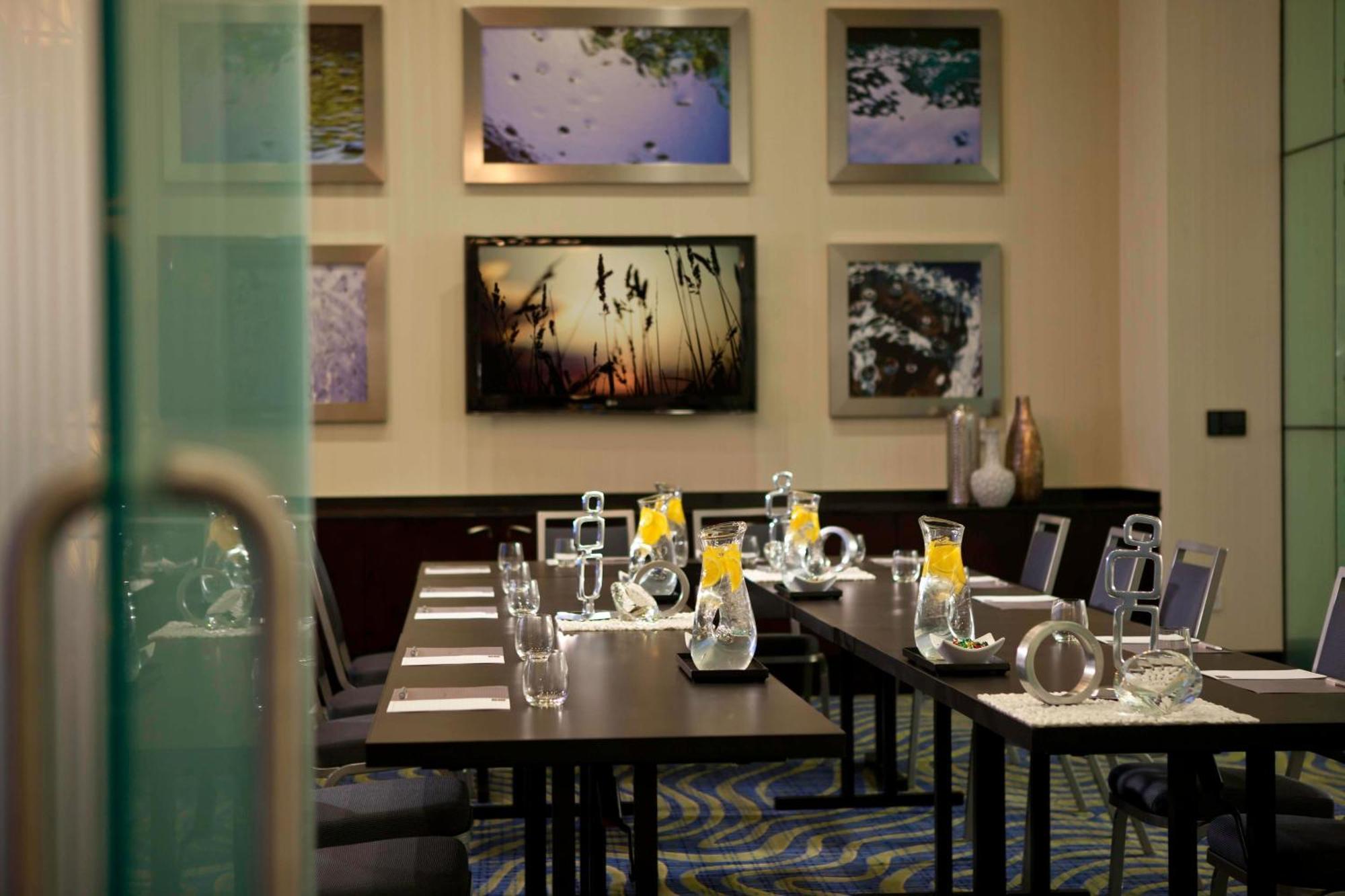 Renaissance Arlington Capital View Hotel Dış mekan fotoğraf